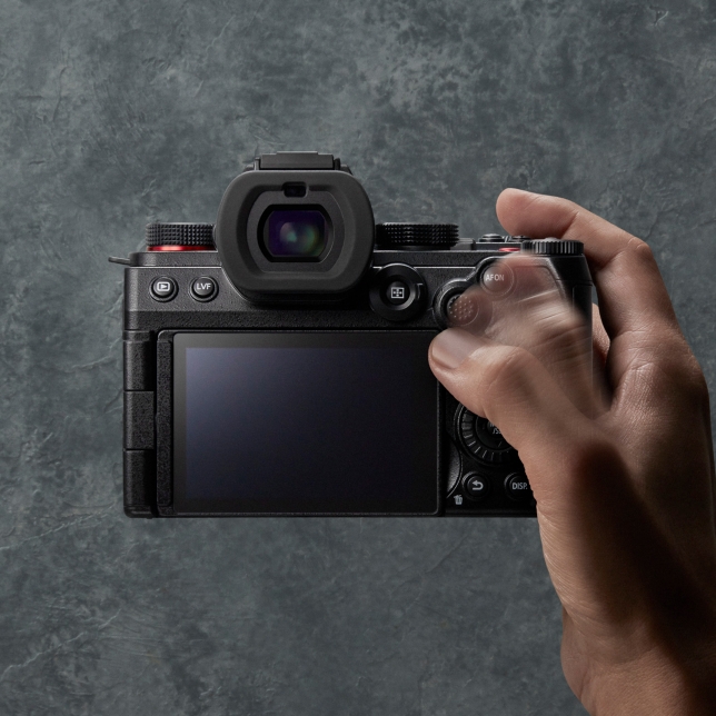 Panasonic Lumix S5 II (DC-S5M2KE) Mirrorless Camera with 20-60mm